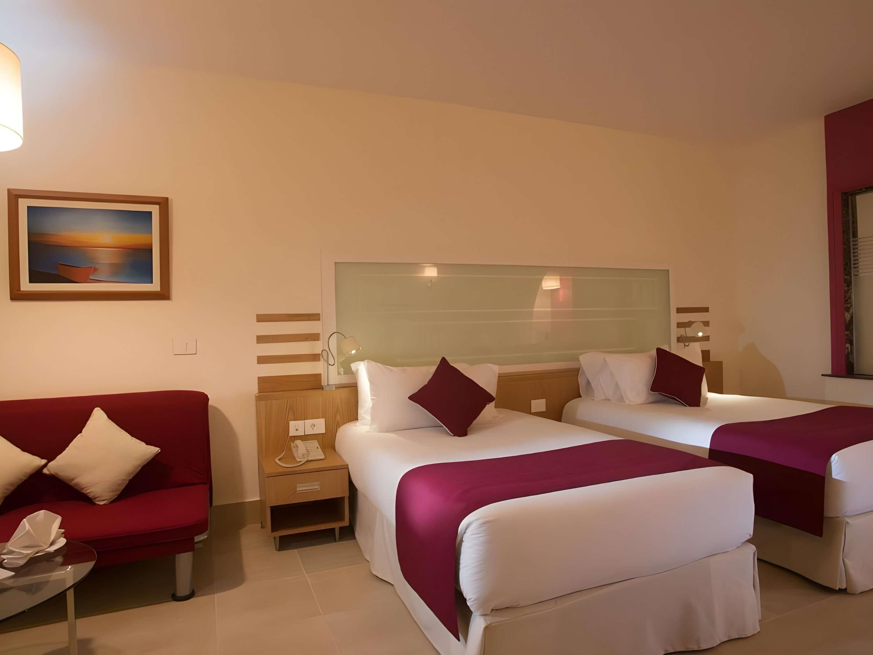 Minibar, in-room safe, iron/ironing board, bed sheets