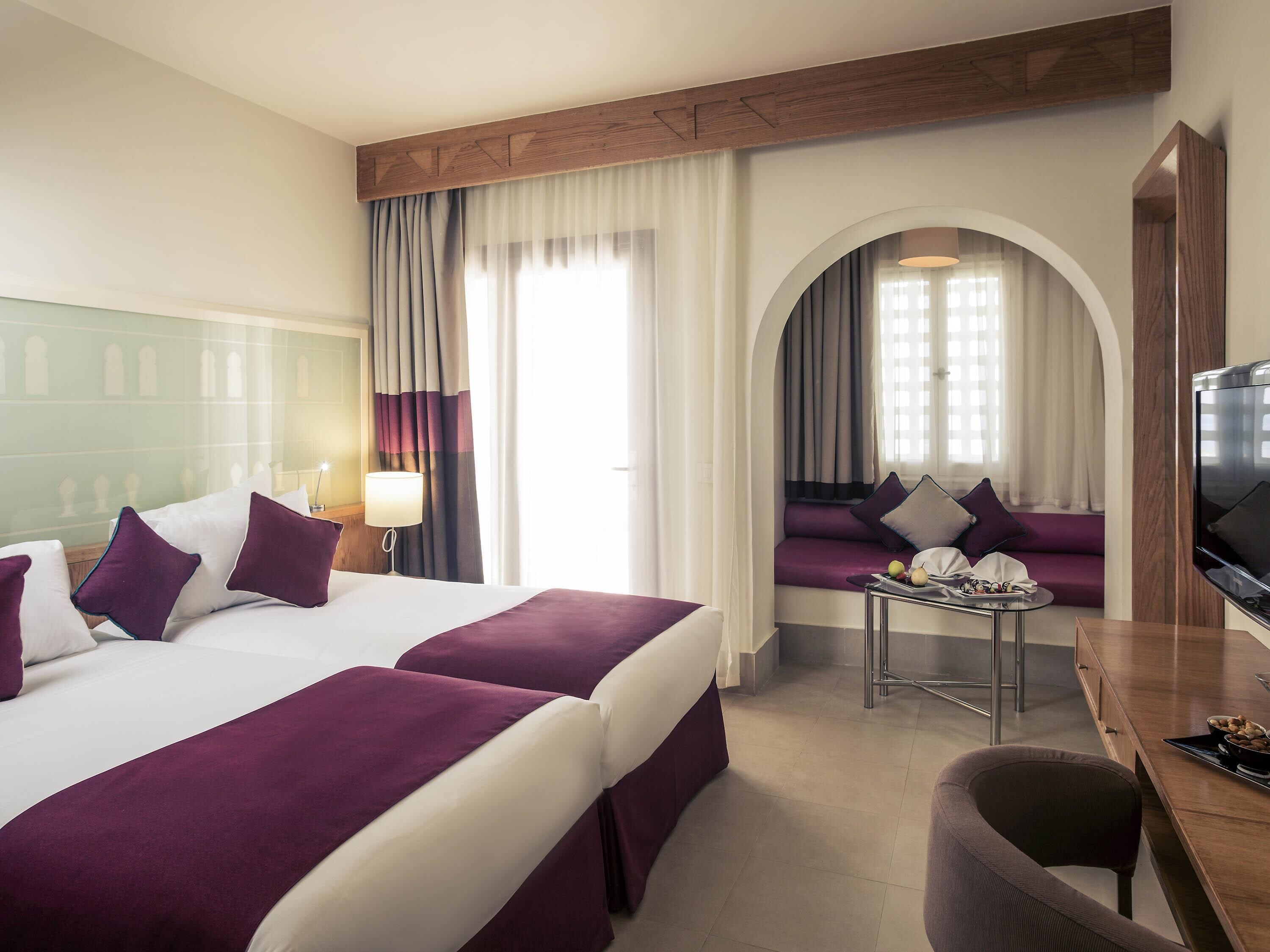 Minibar, in-room safe, iron/ironing board, bed sheets