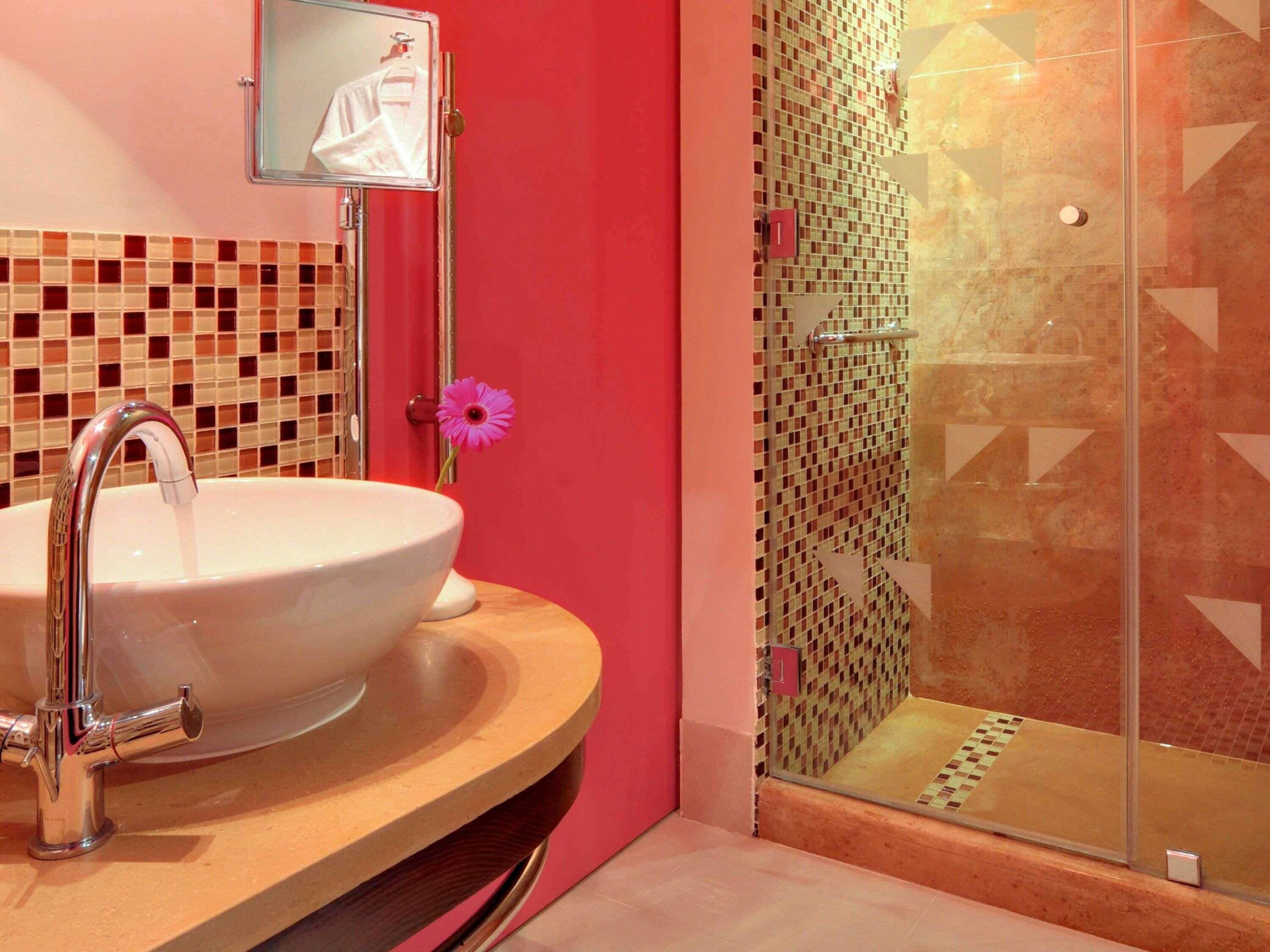 تجهيزات دش، مستلزمات للعناية الشخصية صديقة للبيئة، مجففات شعر، مناشف