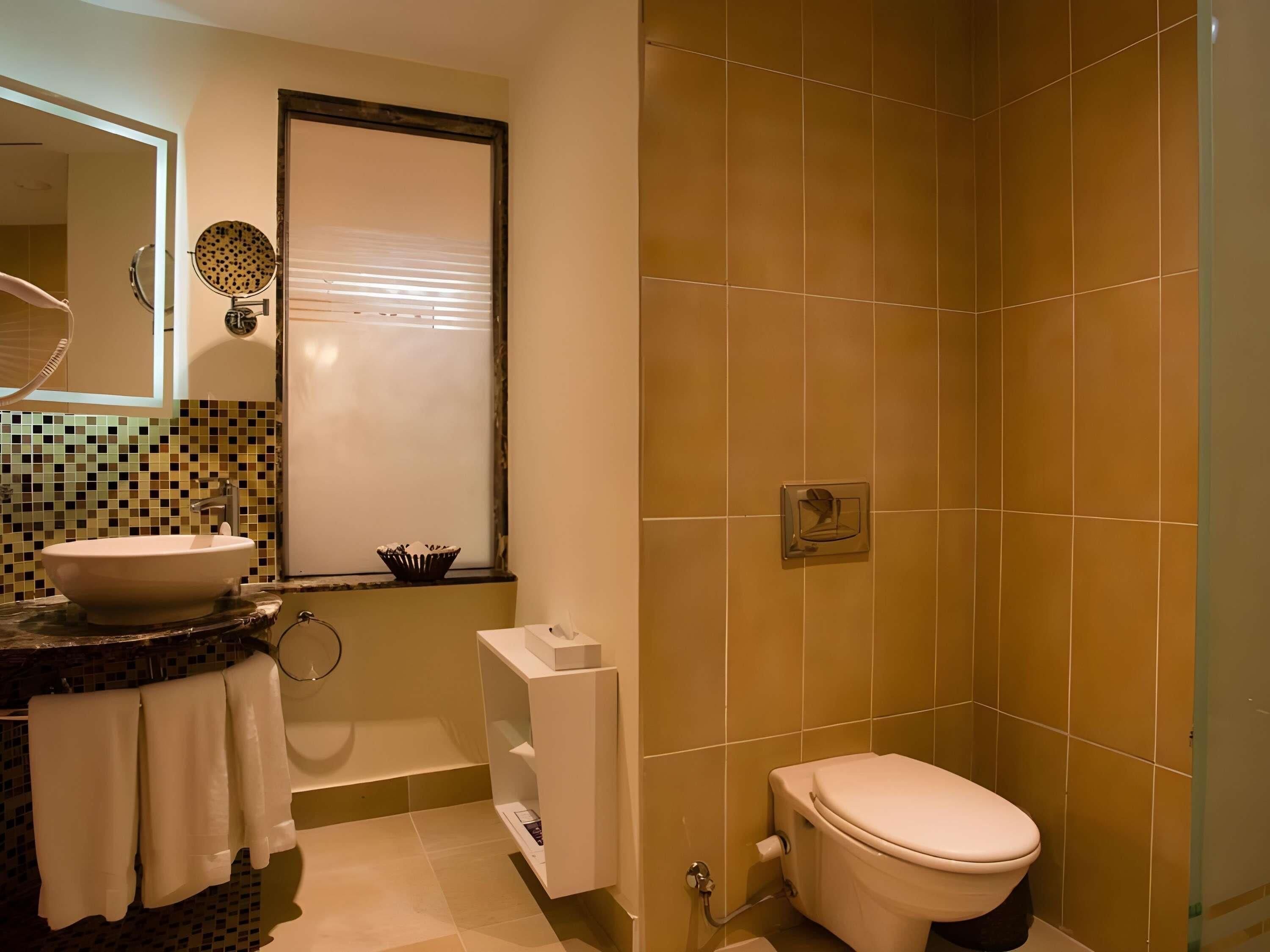 Superior Suite, 1 King Bed (Pool Side) | Minibar, in-room safe, iron/ironing board, bed sheets