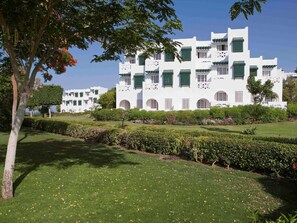 Standard Room, 2 Single Beds, Garden View