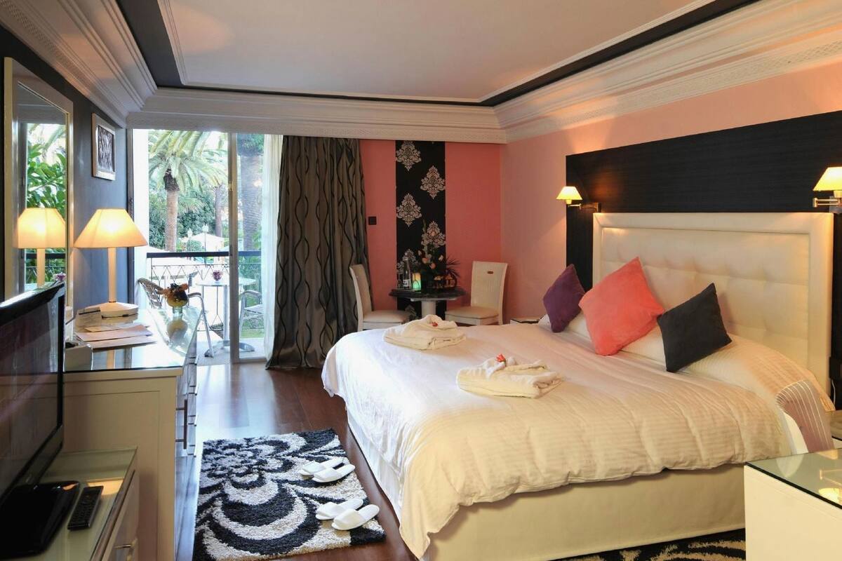 Premium bedding, minibar, in-room safe, desk