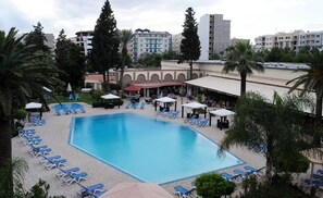 Outdoor pool, pool loungers