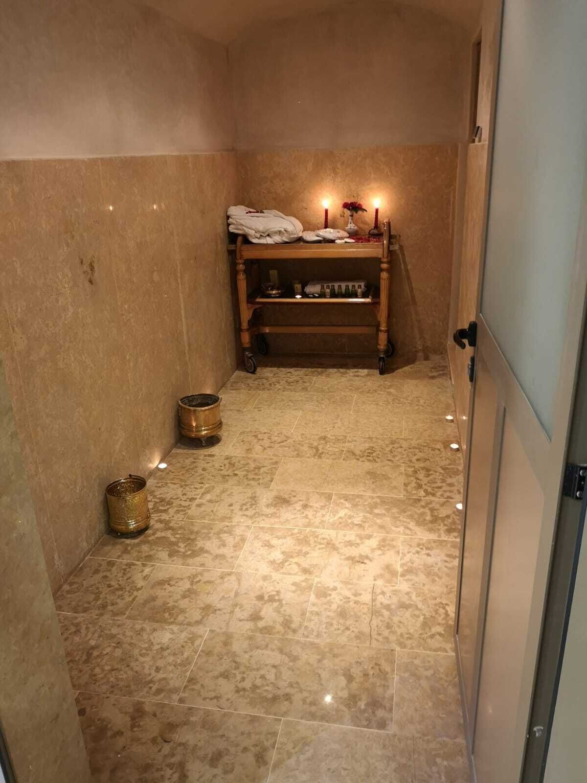 Steam room, 3 treatment rooms, massages
