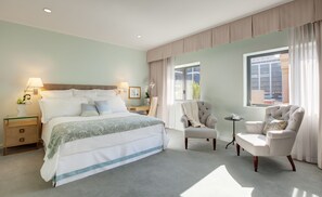 Grand Room (Premier) | 1 bedroom, free minibar items, in-room safe, desk