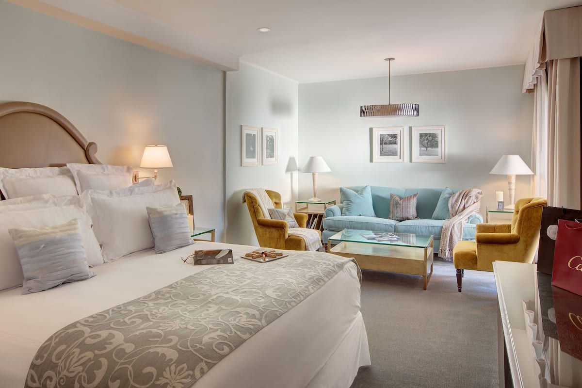 1 habitación y artículos del minibar gratis