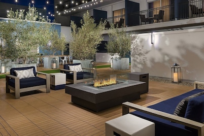 Luxe Rodeo Drive Hotel