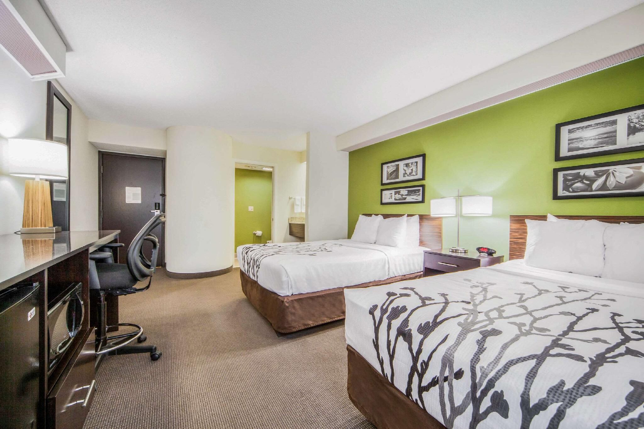 Premium bedding, in-room safe, iron/ironing board, free cots/infant beds