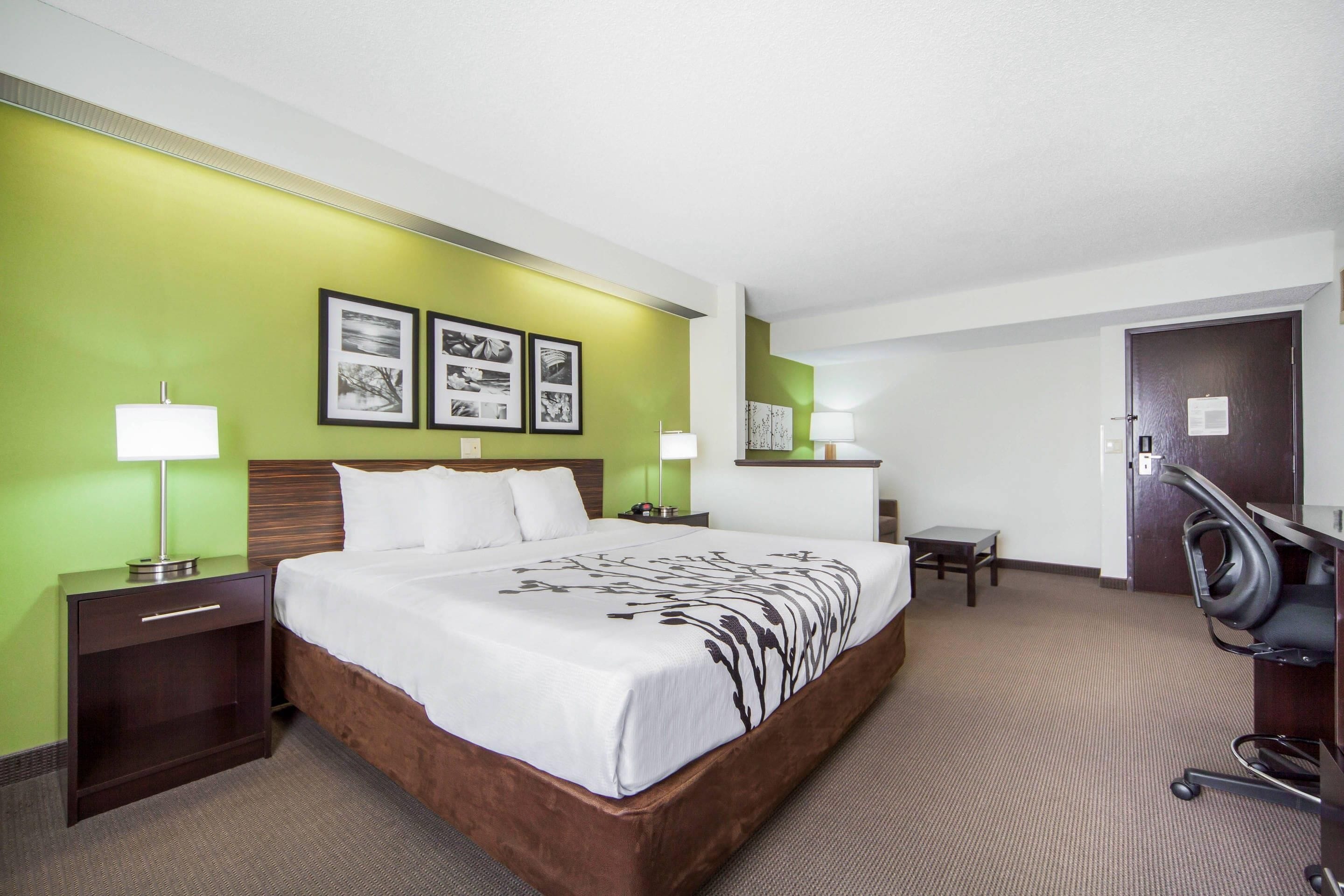 Luxe beddengoed, een kluis op de kamer, een strijkplank/strijkijzer