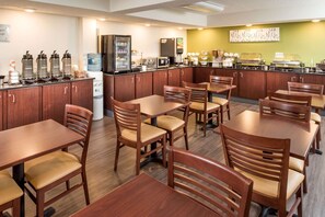 含每日吃到飽早餐