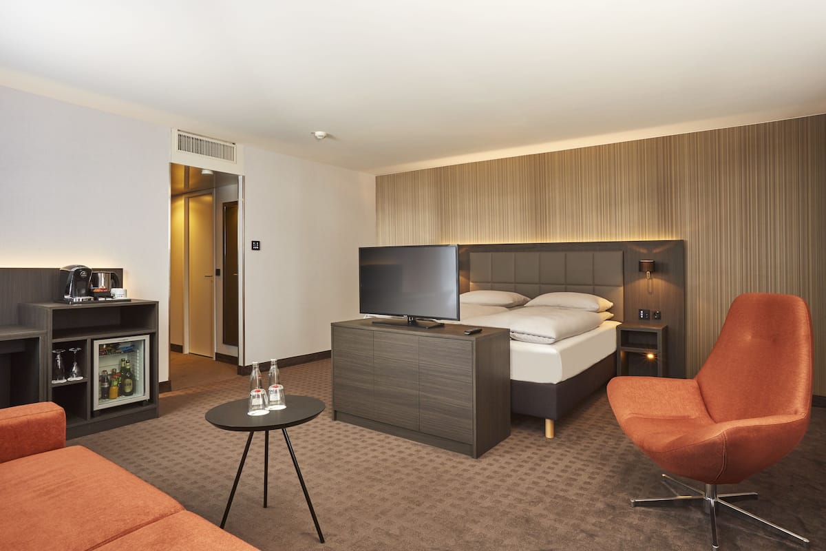 junior suite | 1 bedroom, pillow-top beds, in-room safe, desk