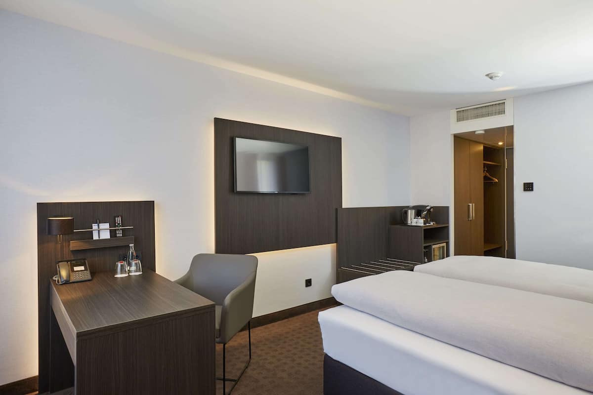 1 bedroom, pillow-top beds, in-room safe, desk