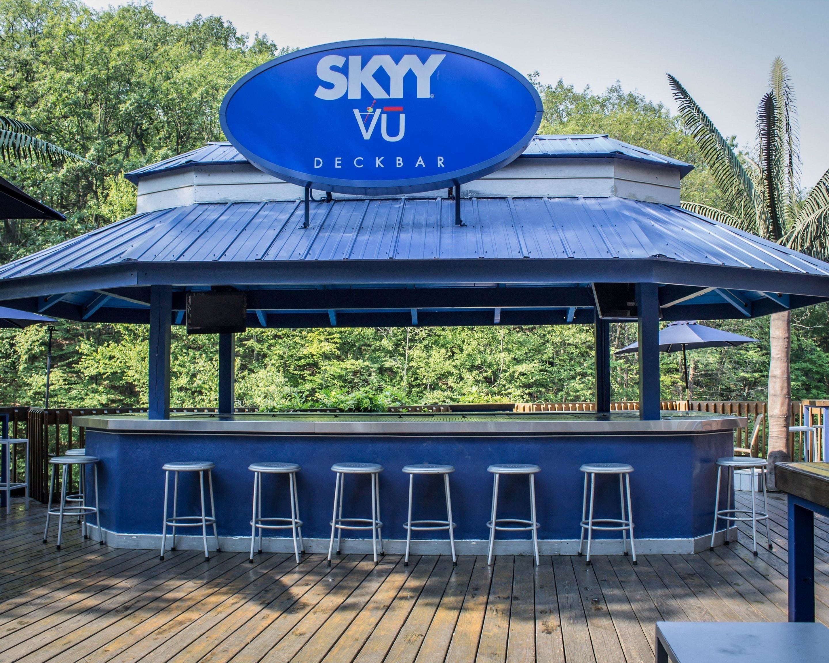 2 restaurantes, se sirven desayunos, comidas, cenas y cocina americana