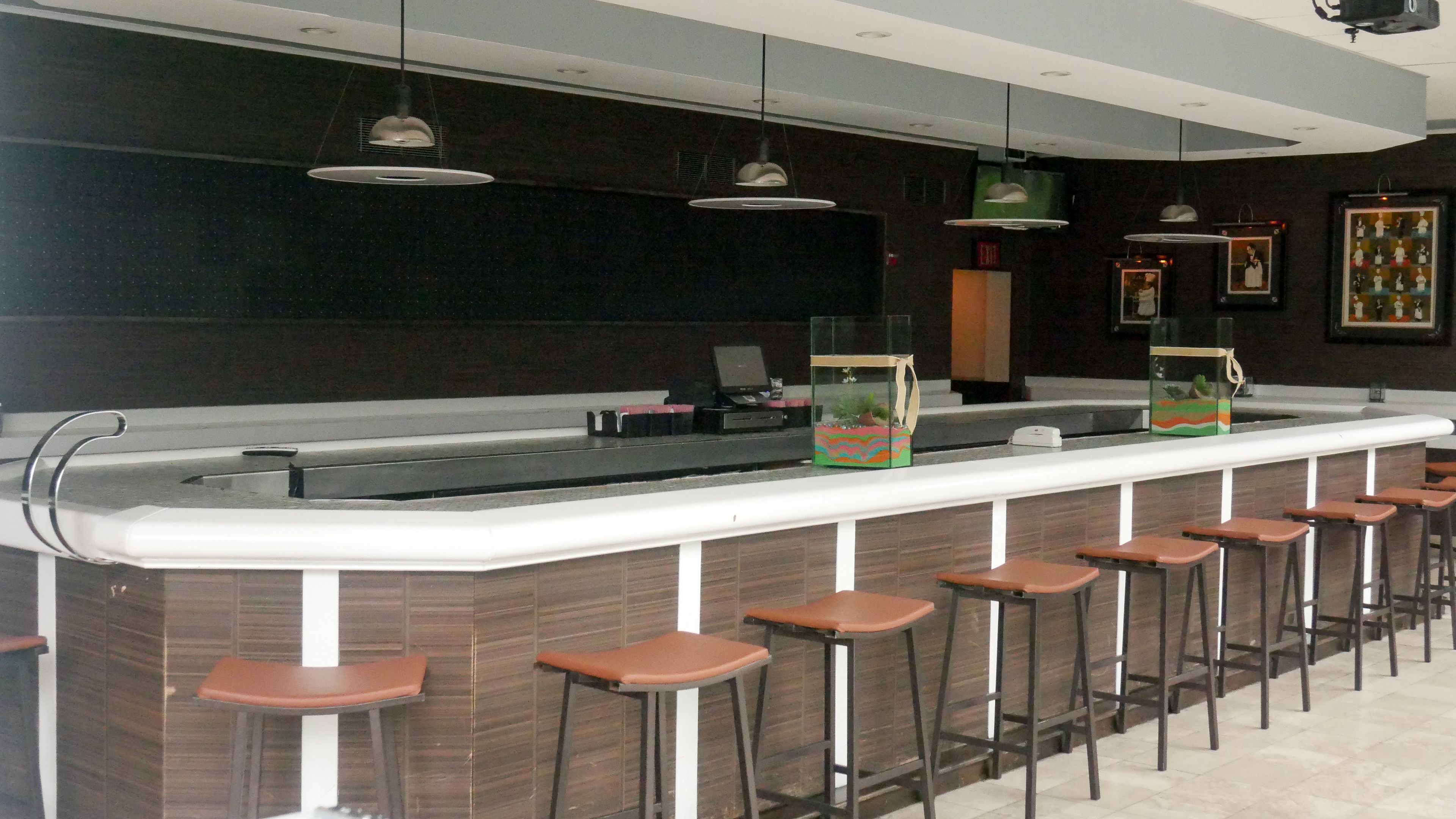 5 bars/lounges, cocktail bar, lobby lounge