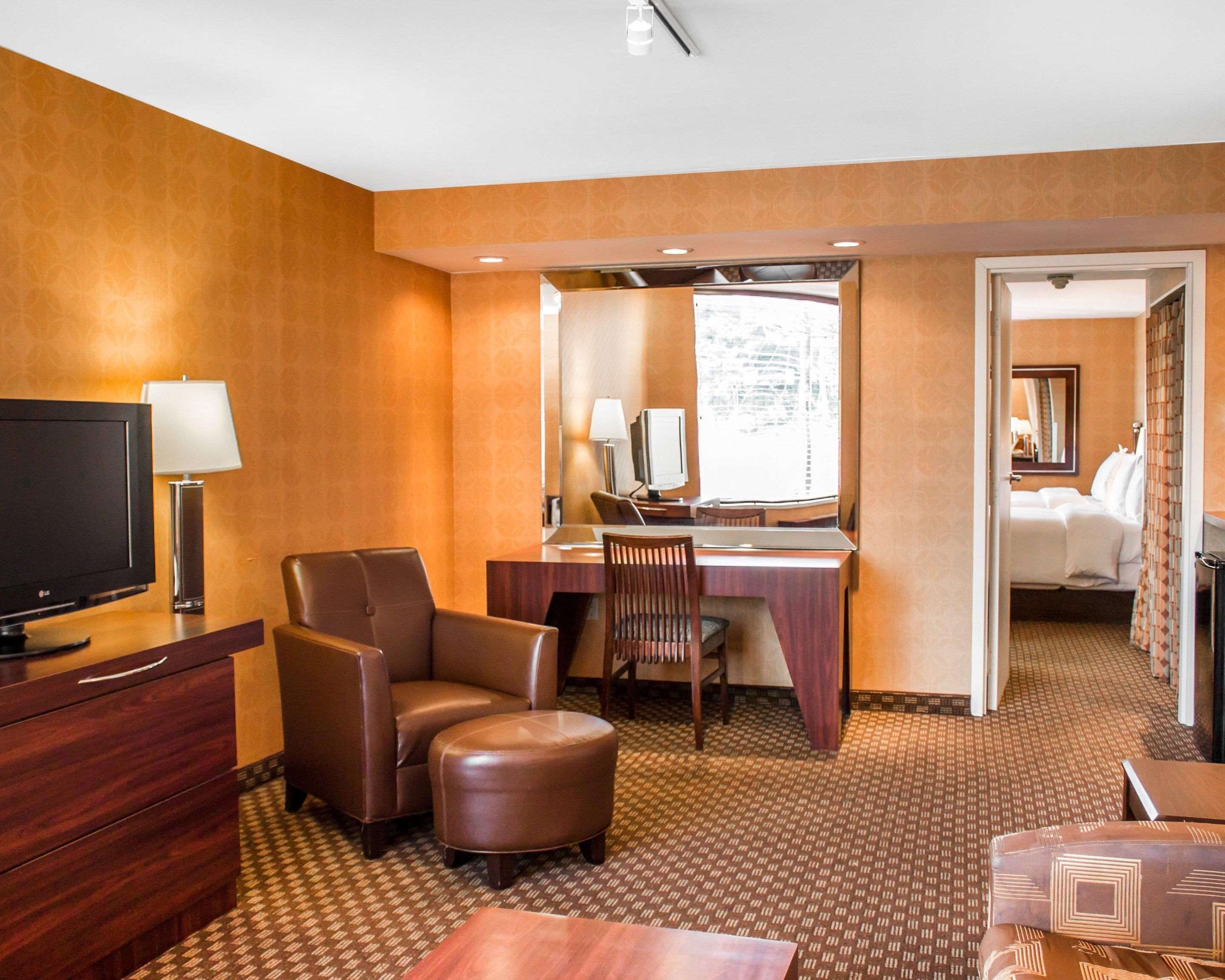 1 bedroom, egyptian cotton sheets, premium bedding, down duvets