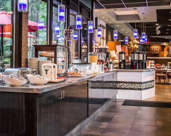 Tägliches Frühstücksbuffet gegen Gebühr
