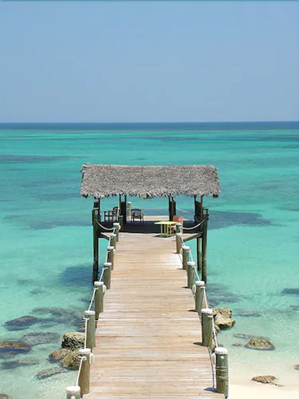 Beach nearby, white sand, sun-loungers, beach towels