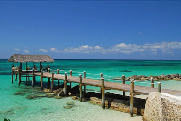 Beach nearby, white sand, sun loungers, beach towels - Compass Point Beach Resort (Nassau)