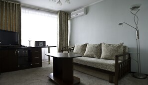 Minibar, free WiFi