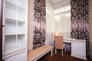 Executive Suite, 1 Double Bed with Sofa bed | Living area