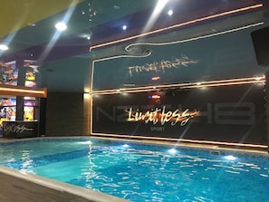 Indendørs pool