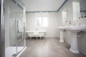 Suite Room | Bathroom