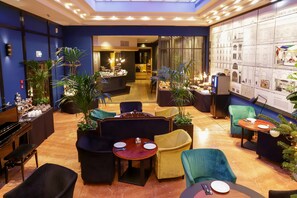 Café da manhã com buffet diário (EUR 20 por pessoa) 