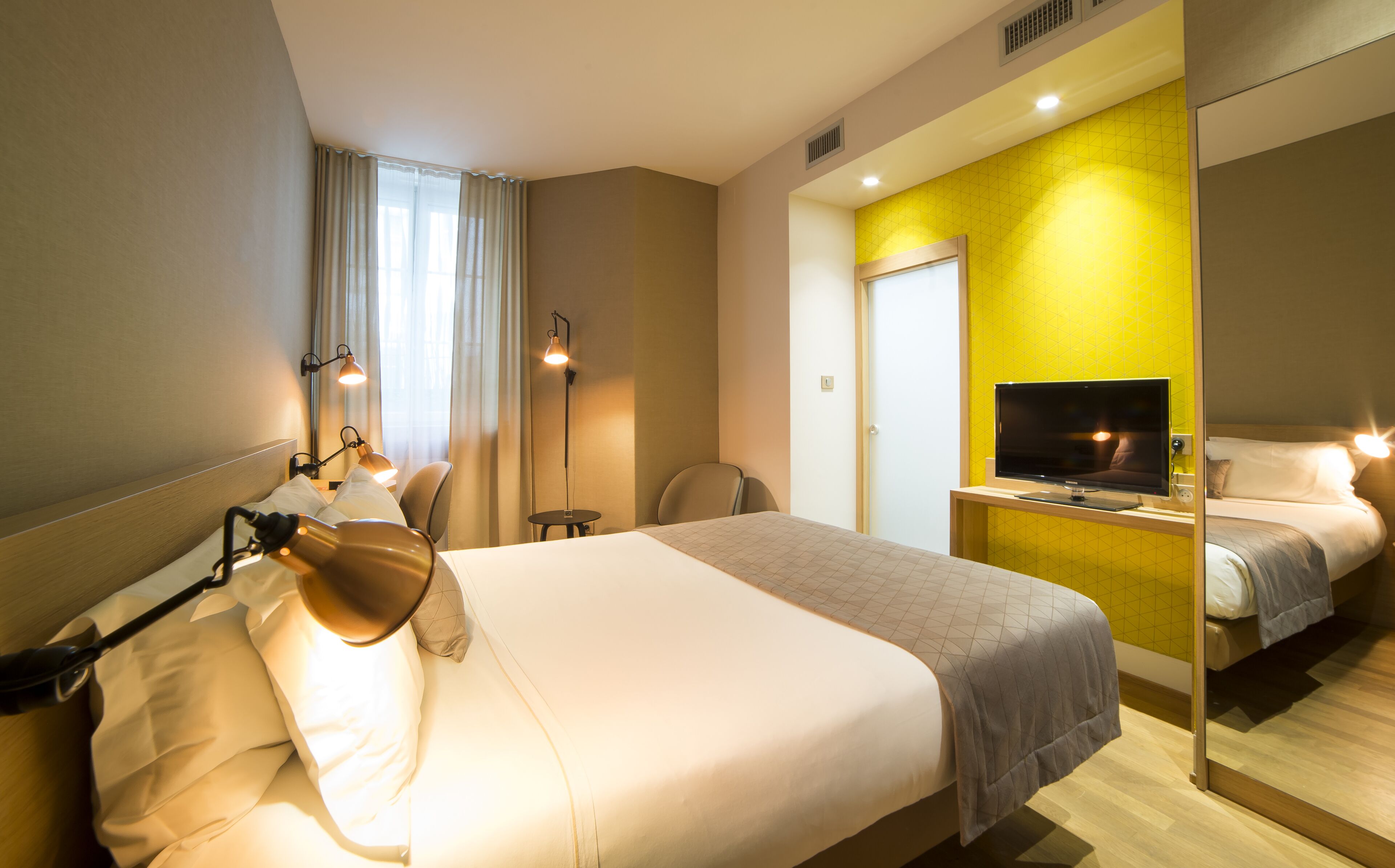 club room | premium bedding, minibar, in-room safe, individually decorated