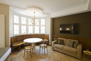 Junior Suite | Premium bedding, minibar, in-room safe, individually decorated - Hotel Hannong (Strasbourg)