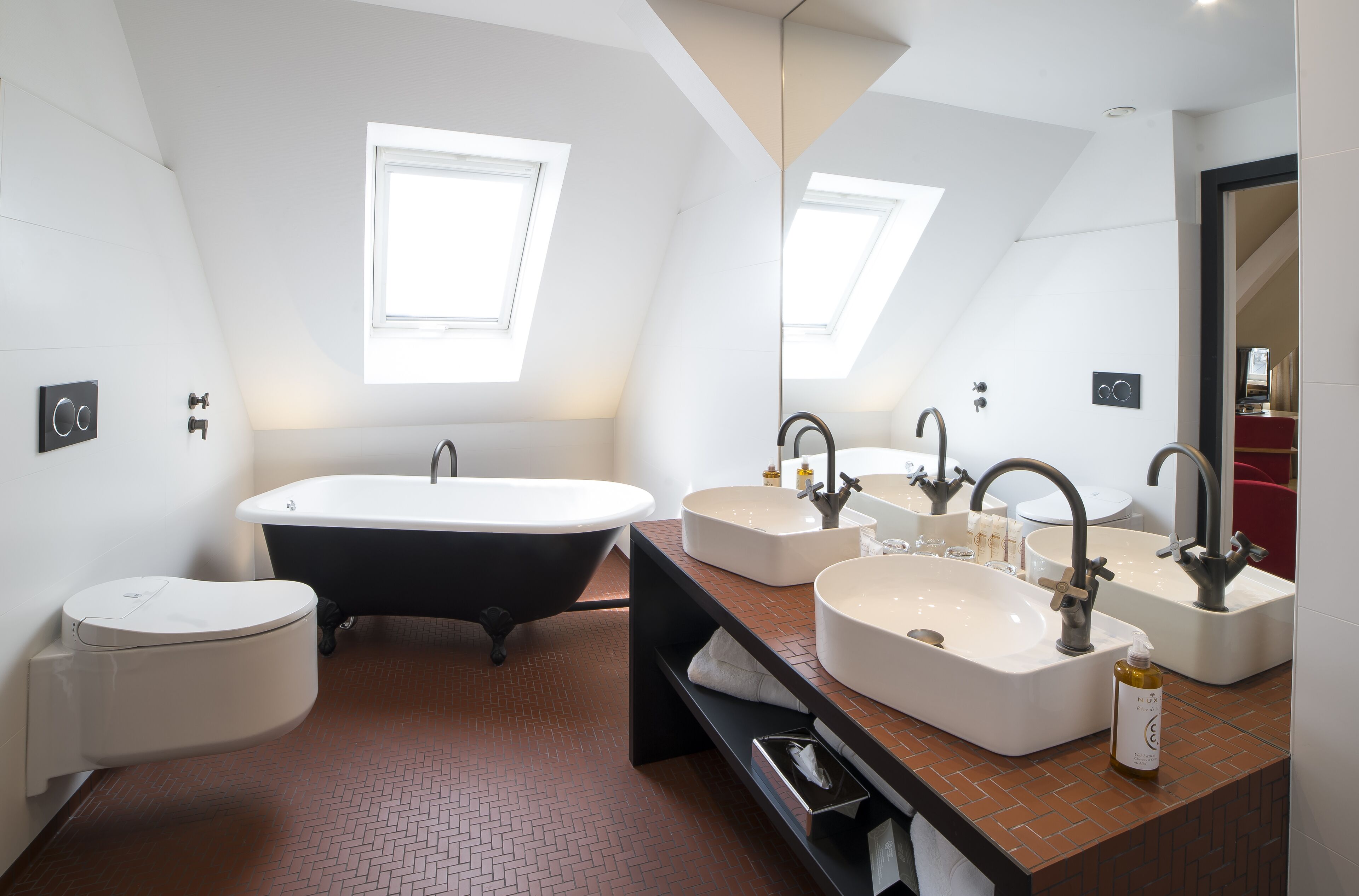 family room | bathroom | free toiletries, hair dryer, towels, soap