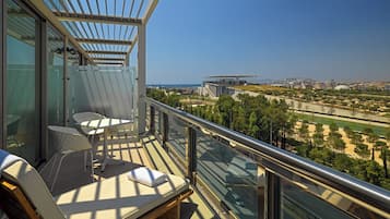 Junior-Suite, 1 King-Bett und Schlafsofa, Stadtblick | Hochwertige Bettwaren, Select-Comfort-Betten, Minibar, Zimmersafe