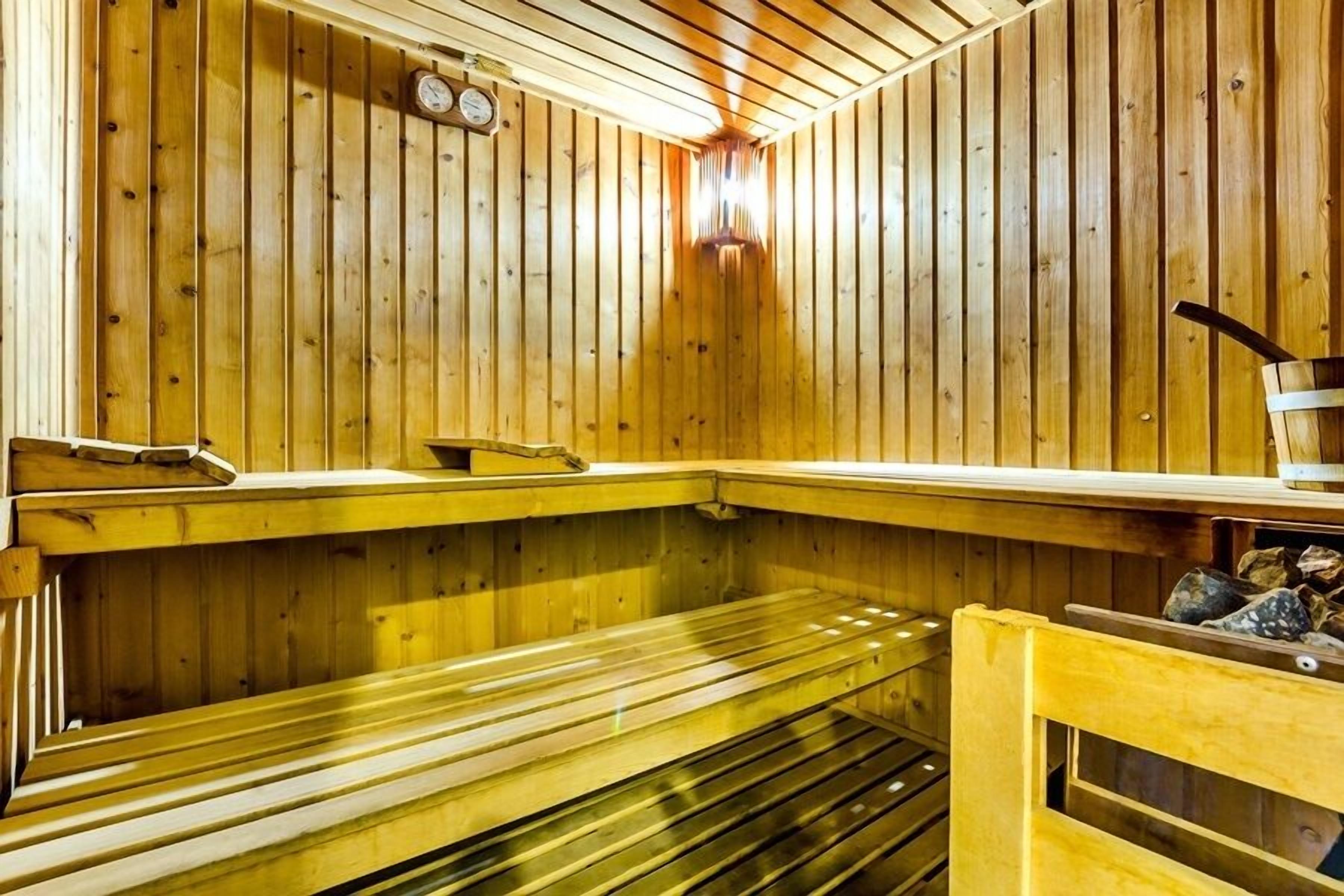 sauna, hot tub