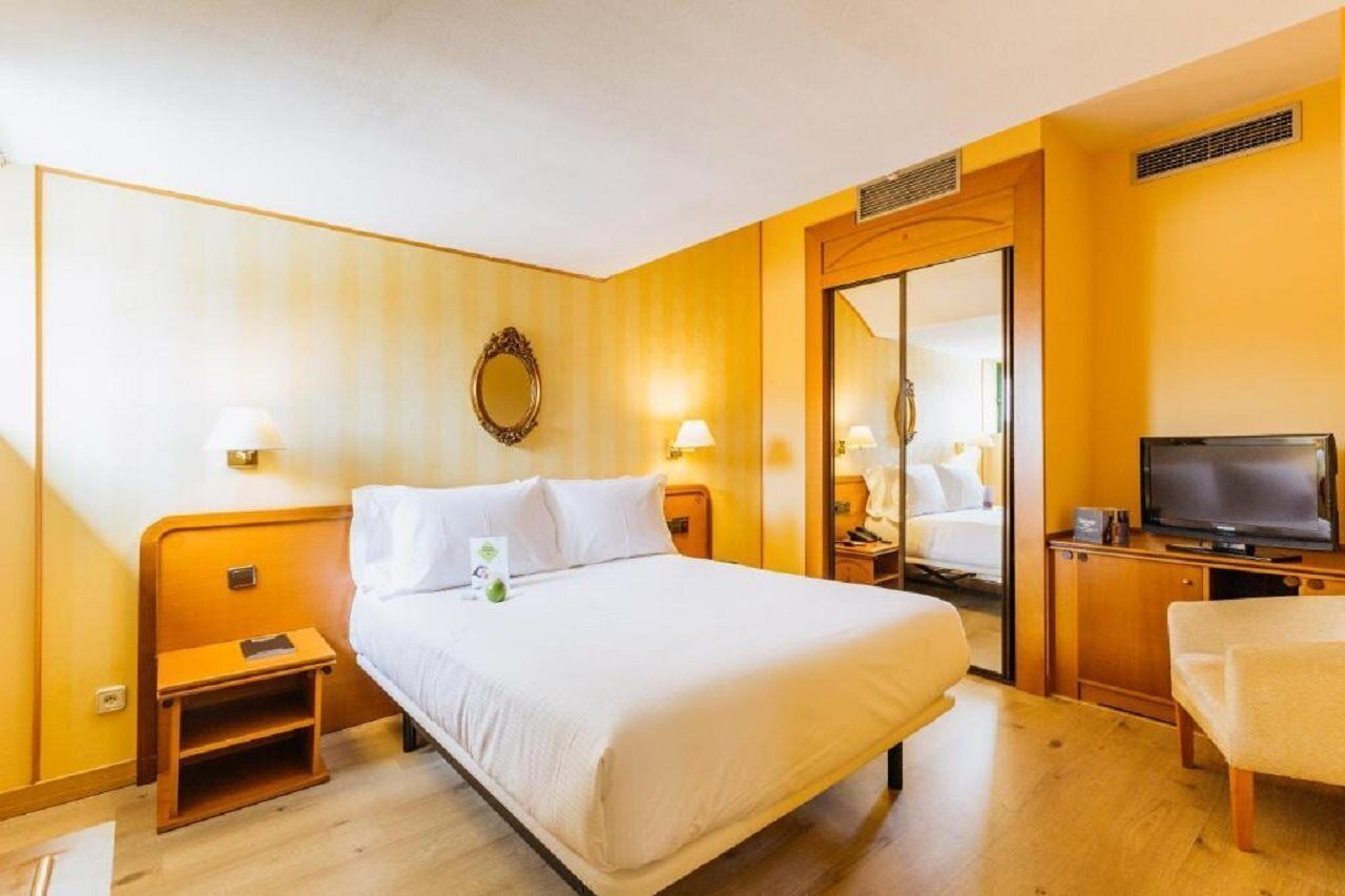 minibar, in-room safe, desk, blackout curtains