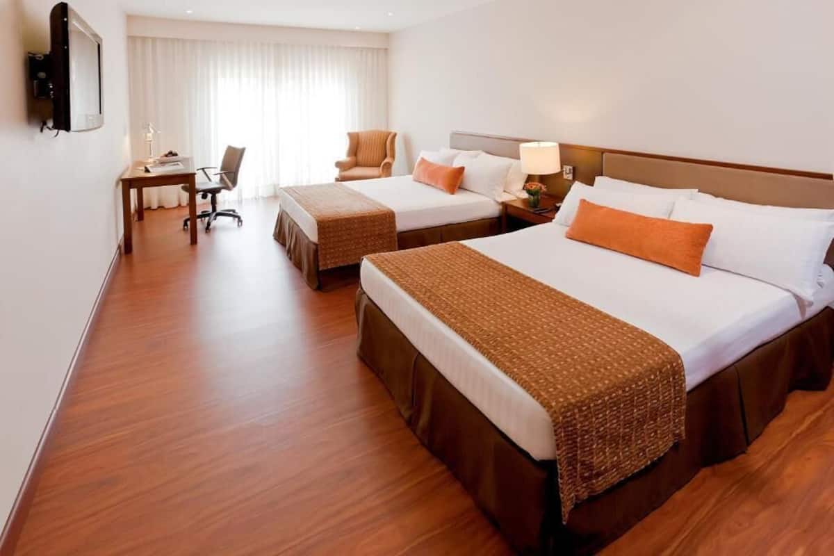 1 Schlafzimmer, hochwertige Bettwaren, Daunenbettdecken