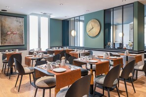 Daily buffet breakfast for a fee - Best Western Plus Hotel du Pont Wilson (Lyon)