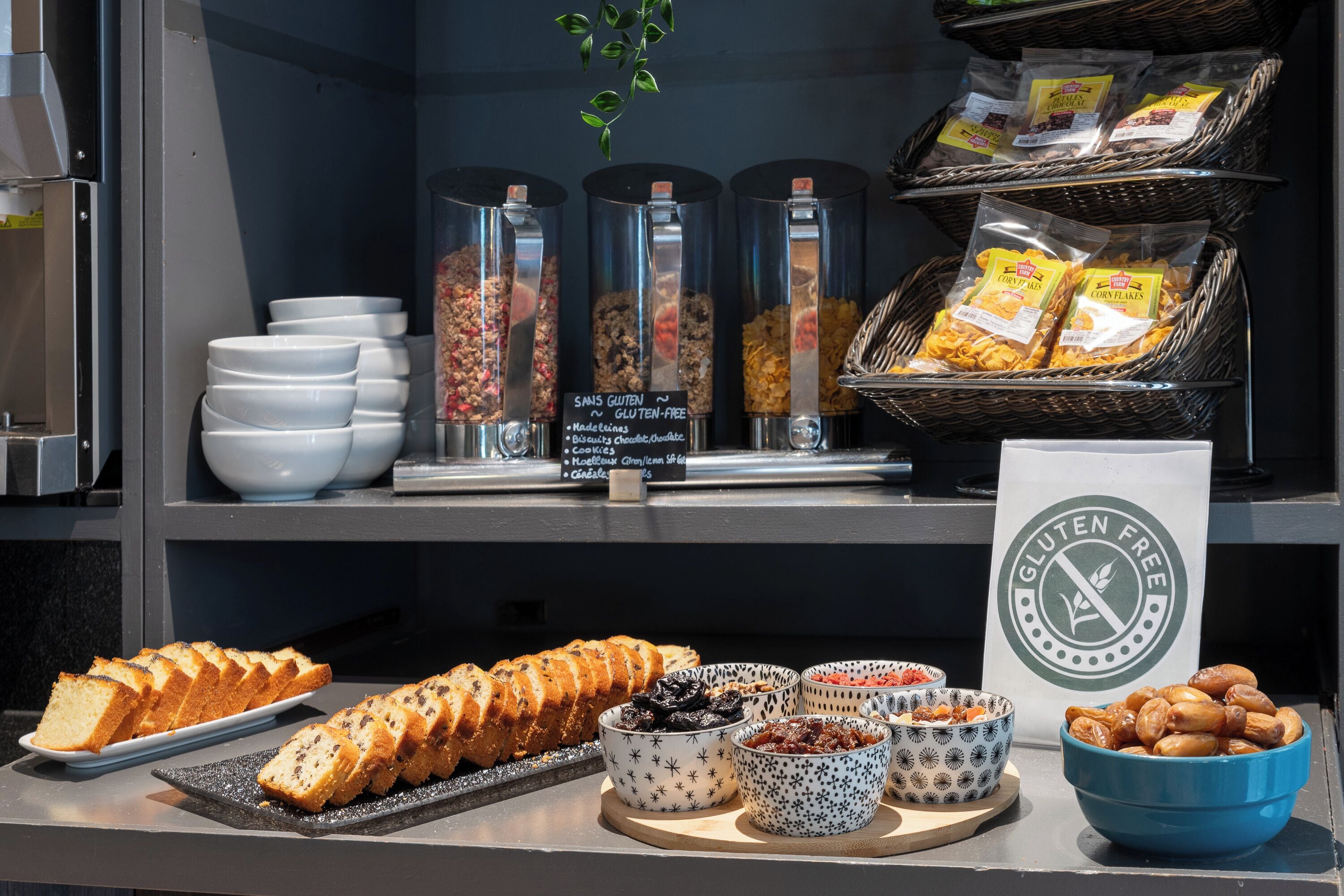 daily buffet breakfast (eur 18.90 per person)