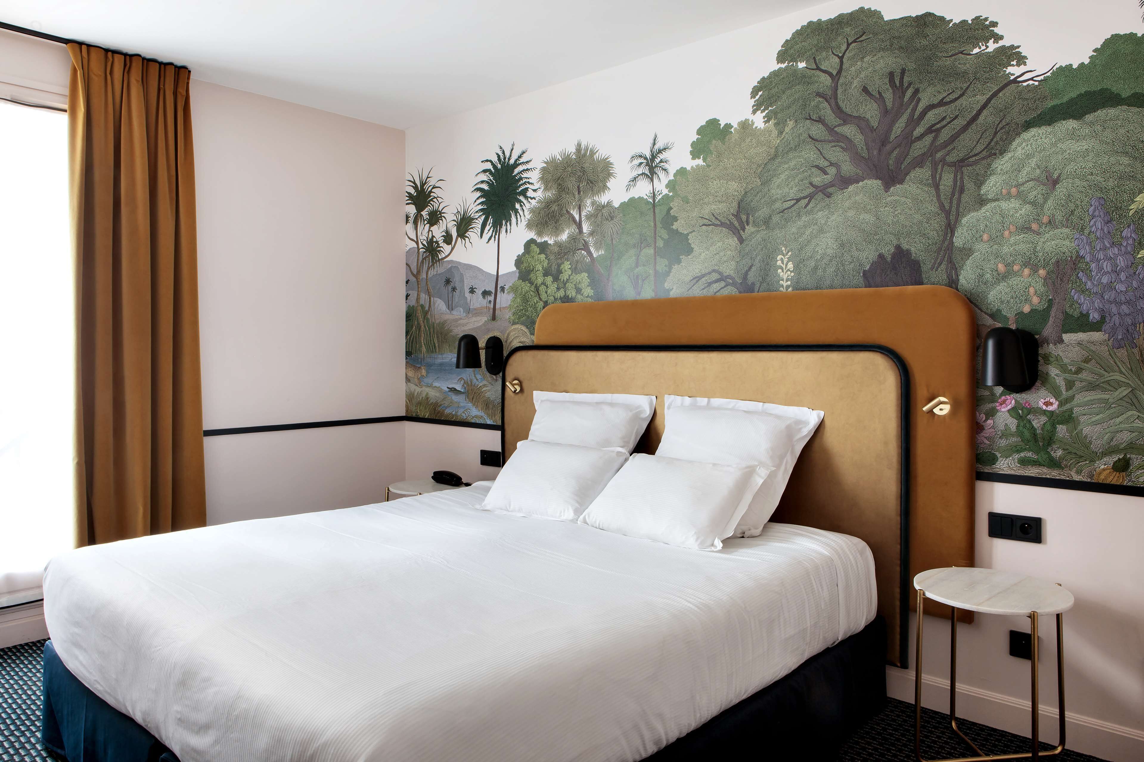 comfort room, 1 king bed, non smoking | 1 bedroom, minibar, in-room safe, individually decorated