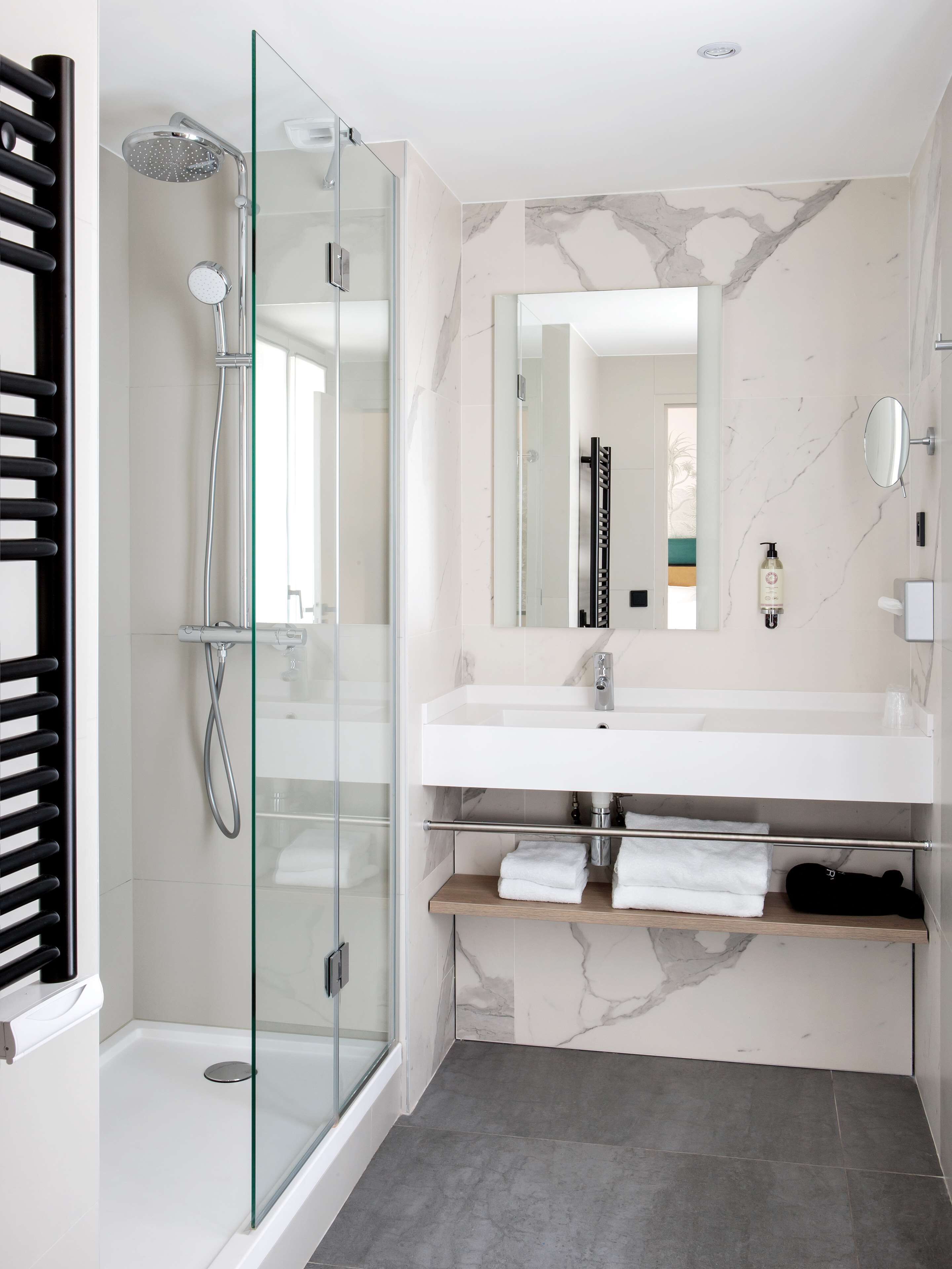 comfort room, 1 king bed, non smoking | bathroom | hair dryer, slippers, towels, soap