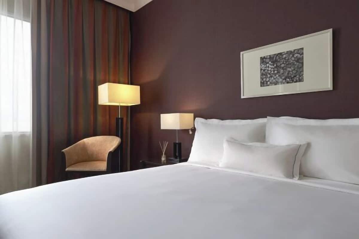 Coffres-forts dans les chambres, bureau, rideaux occultants