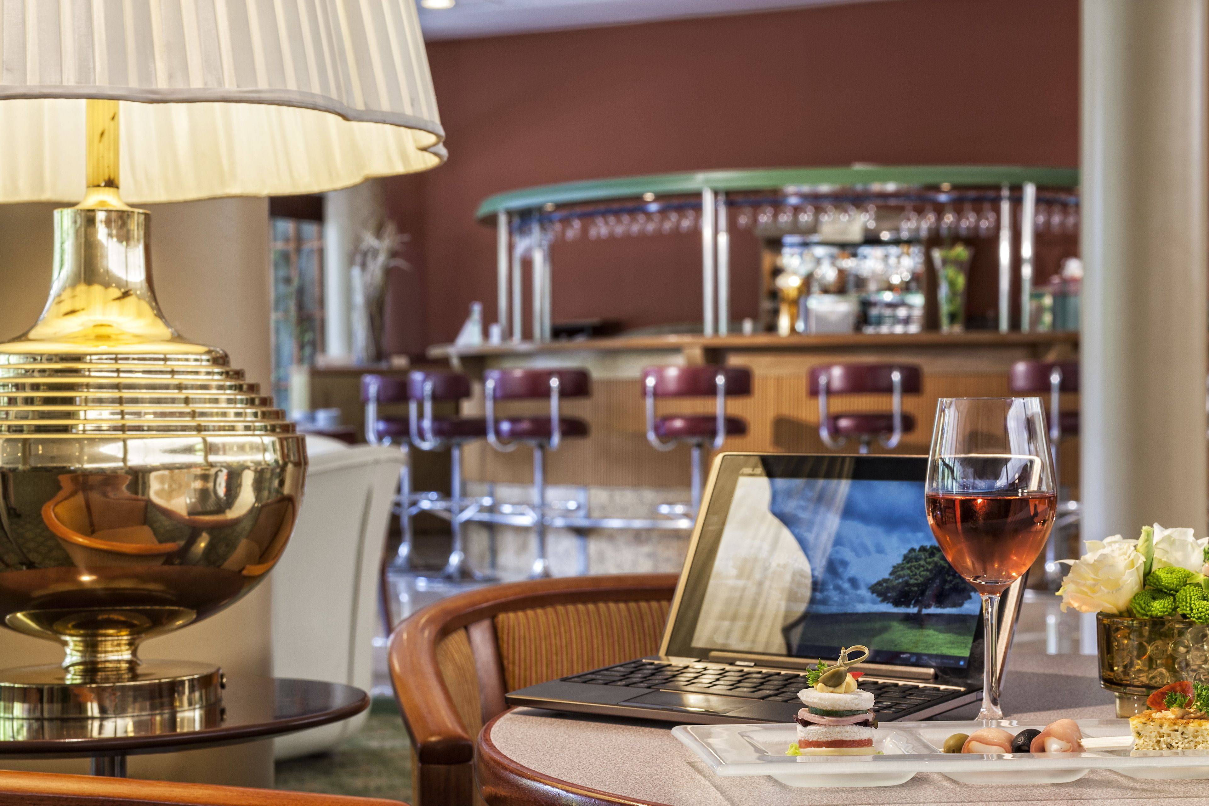 Garden views, serves lunch and dinner