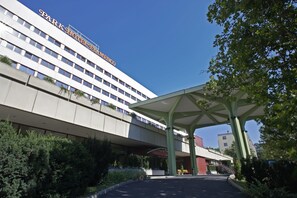 Front of property - Danubius Hotel Flamenco (Budapest)