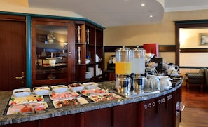 Daily full breakfast (HUF 3560 per person)