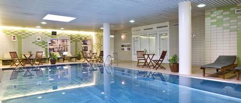 Indoor pool, outdoor pool, open 7:00 AM to 10:00 PM, lifeguards on site