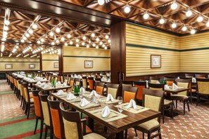 Breakfast, lunch and dinner served - Danubius Hotel Flamenco (Budapest)