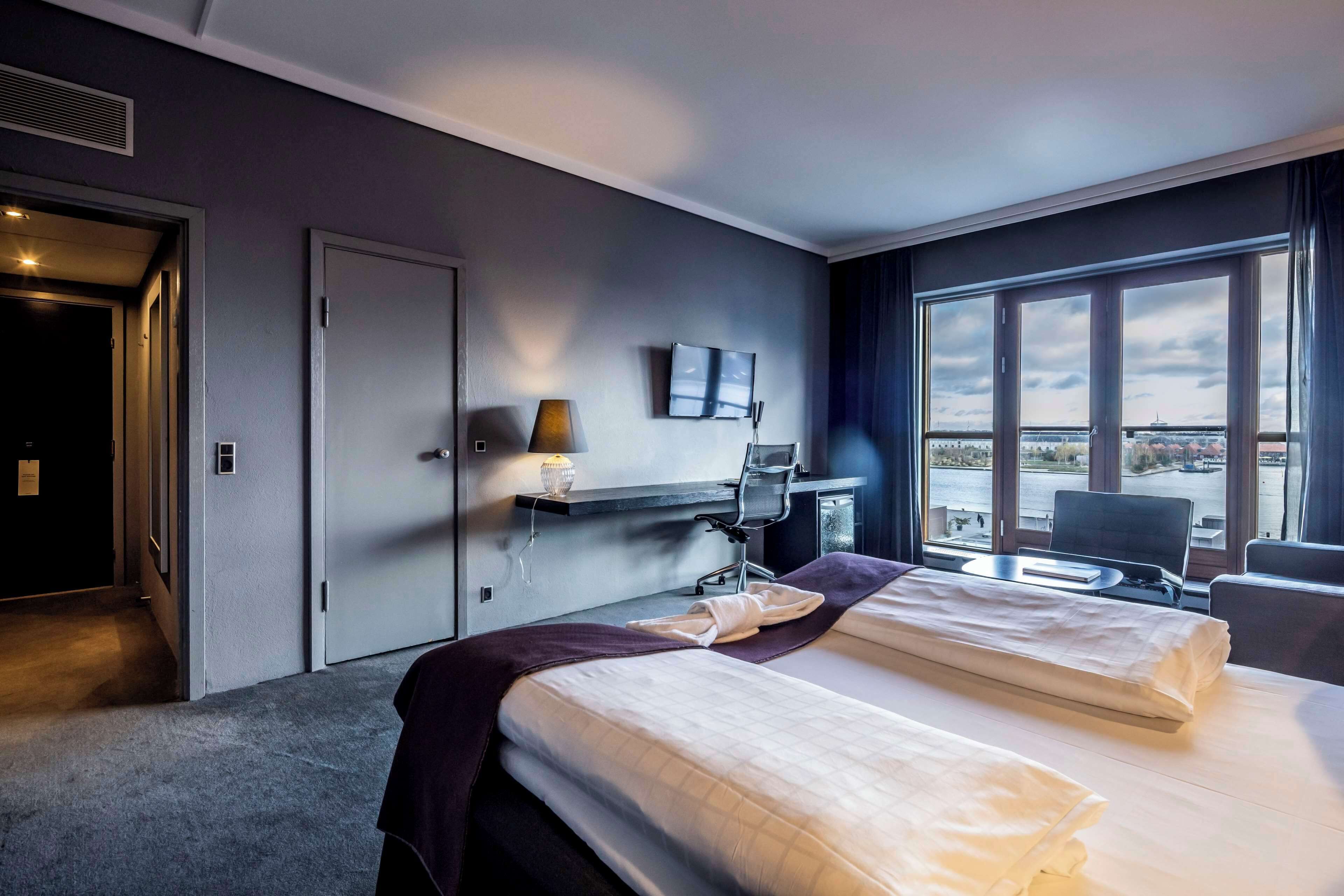 superior double room, 1 king bed | in-room safe, free wifi, bed sheets