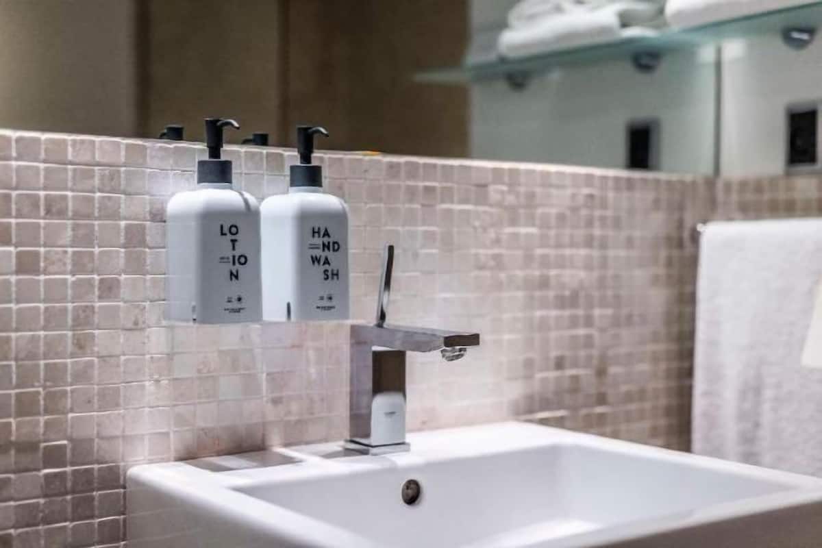 Banyo | Duş, saç kurutma makinesi, havlu