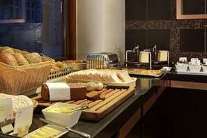 Daily buffet breakfast (DKK 229 per person) - Scandic Front (Copenhagen)