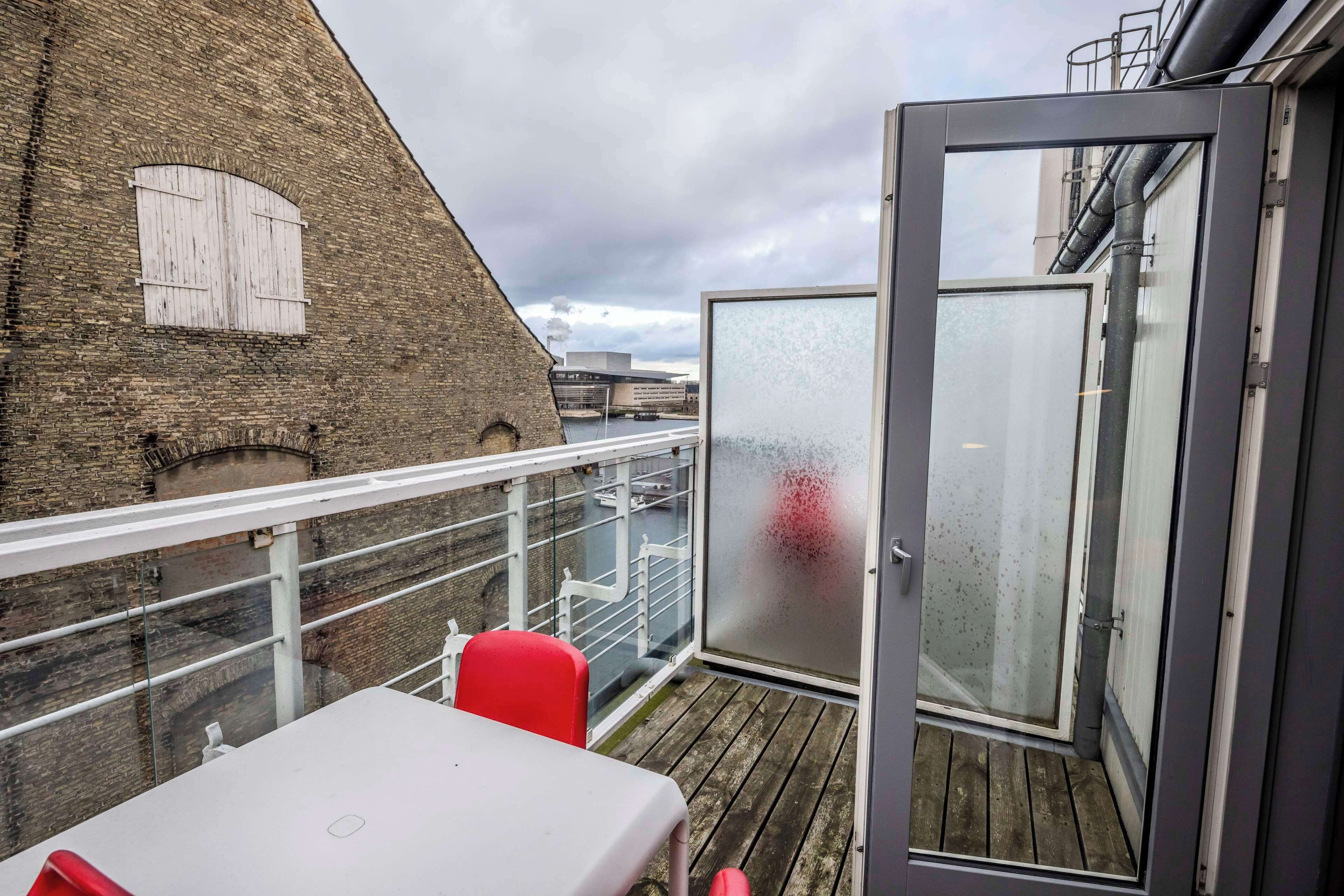 superior room, 1 queen bed | in-room safe, free wifi, bed sheets