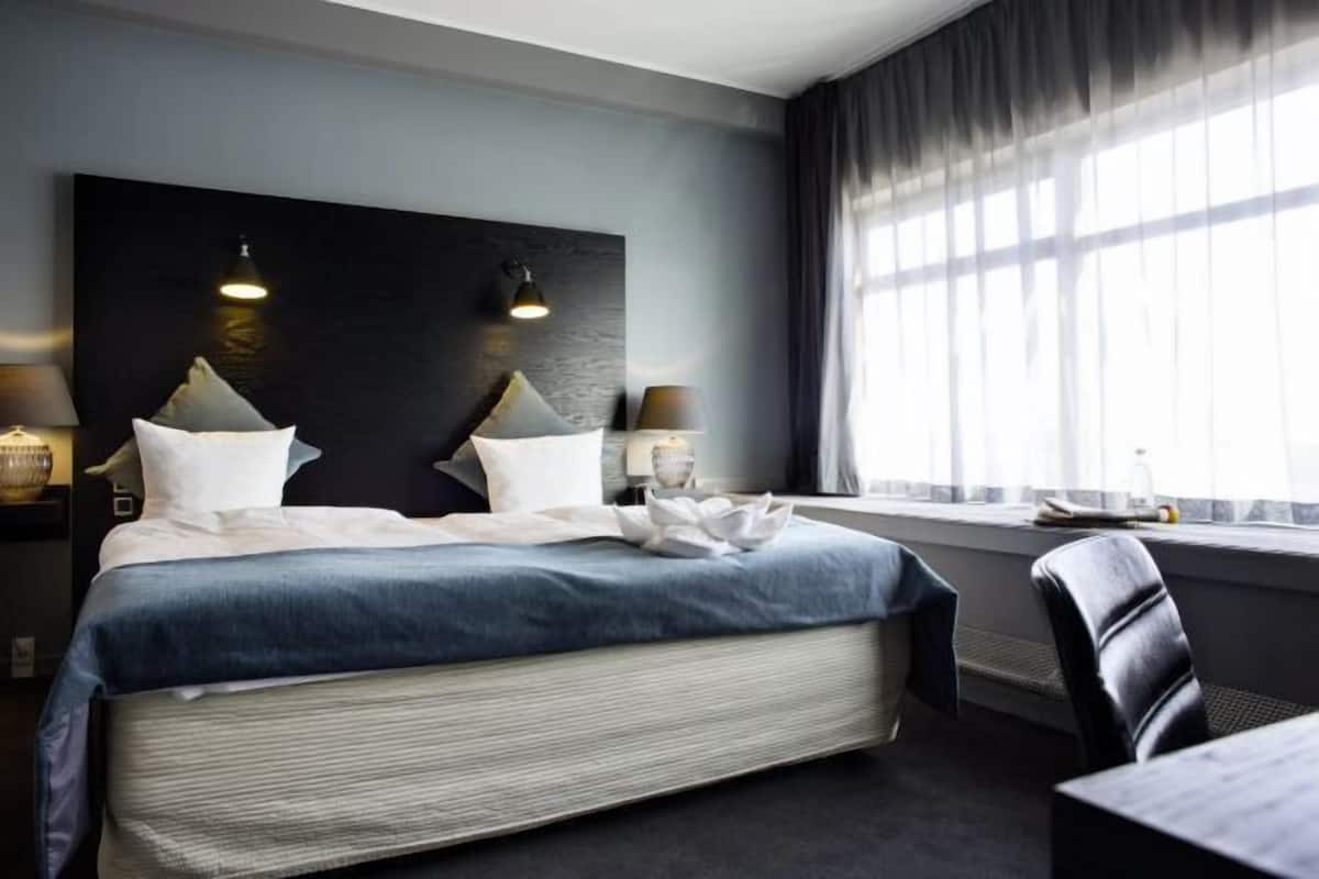 In-room safe, free WiFi, bed sheets