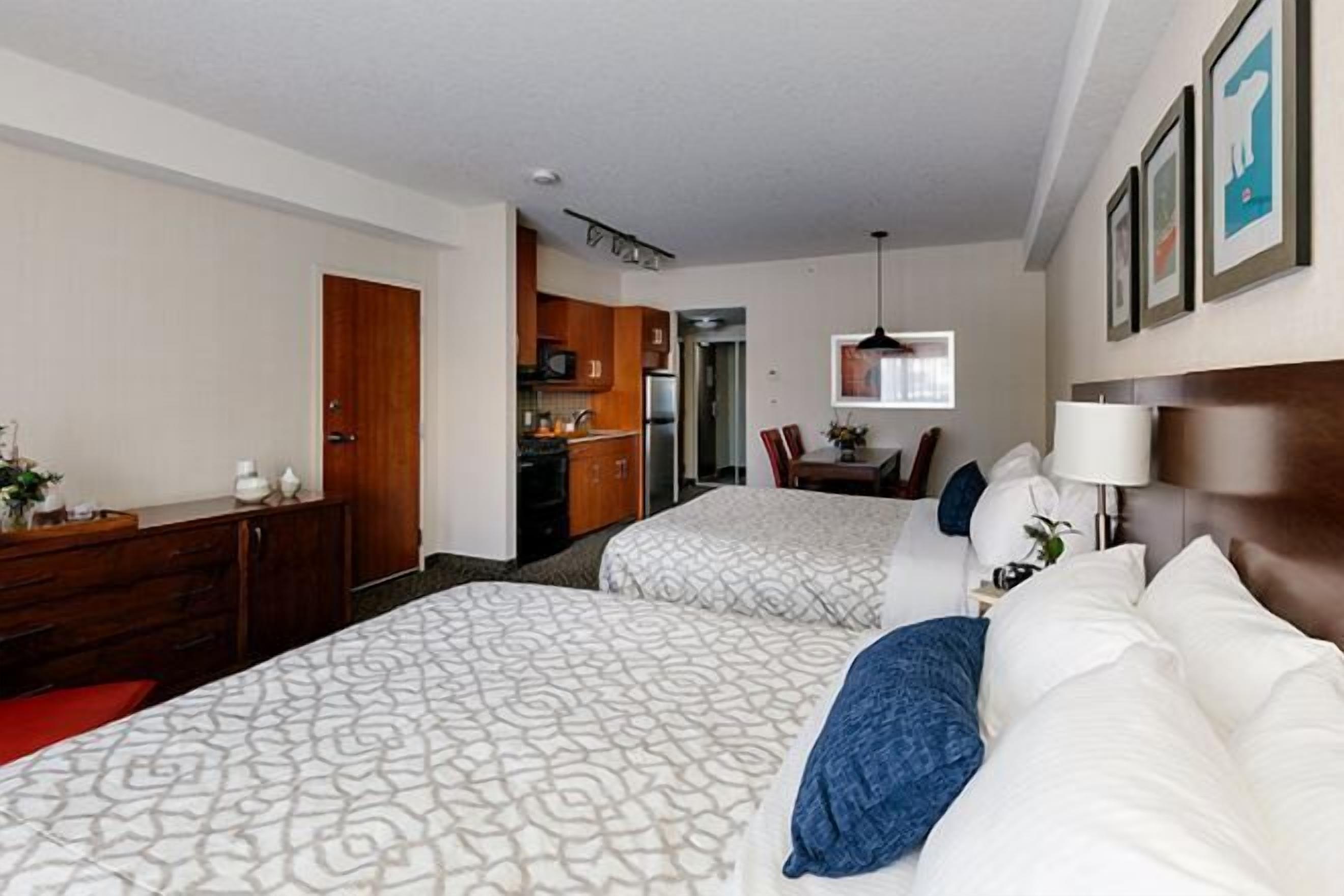 ตู้นิรภัยในห้องพัก, ผ้าม่านกันแสง, เตารีด/โต๊ะรีดผ้า, Wi-Fi ฟรี